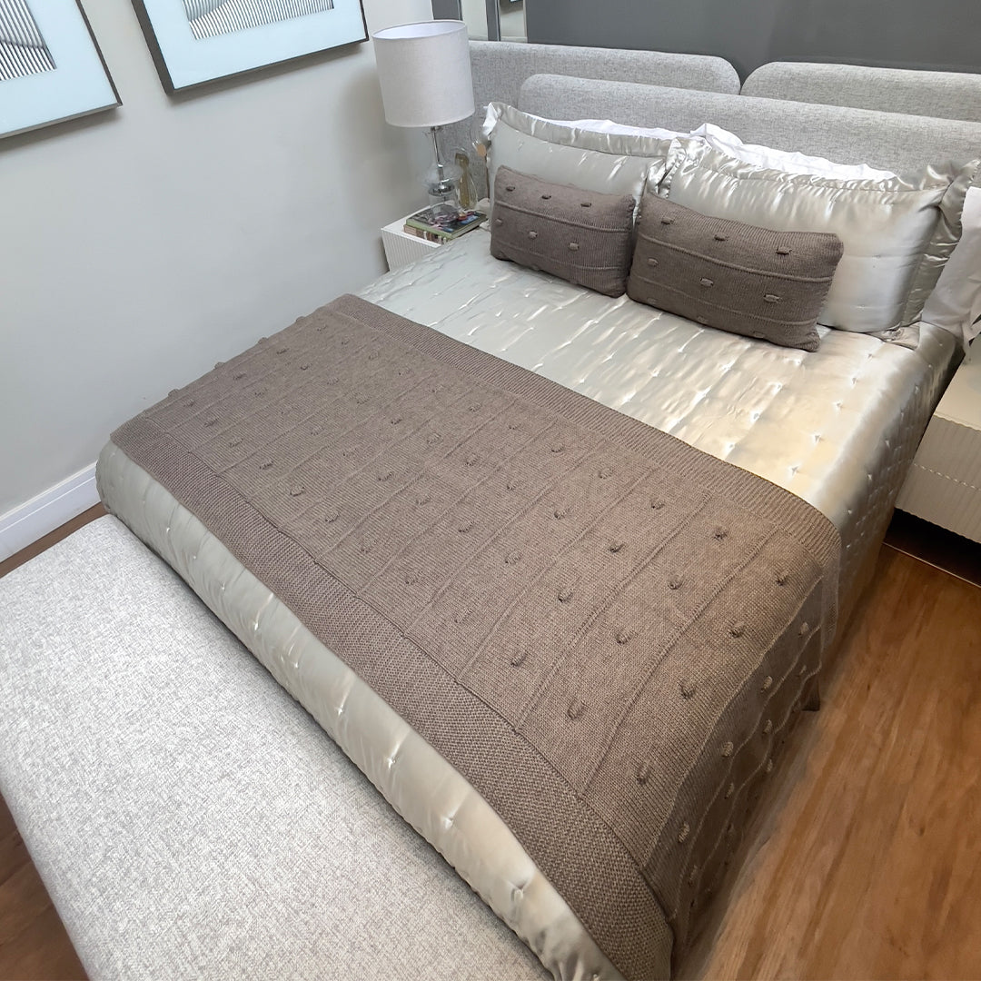Peseira de Tricot para Cama Bege Capuccino 90x240cm Bolinha