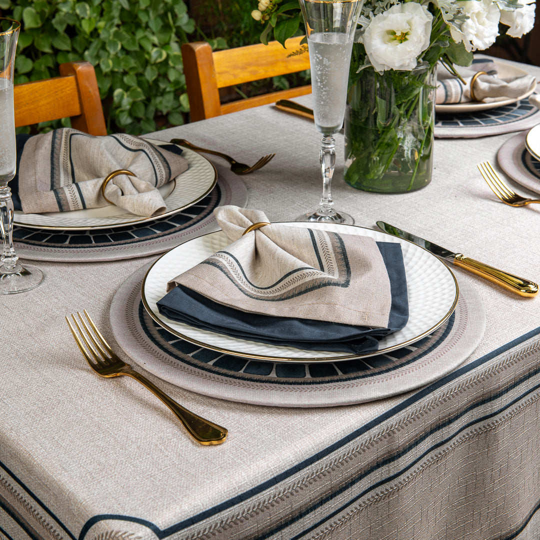 Toalha de Mesa Retangular Azurite Off White 6 Lugares 140x220