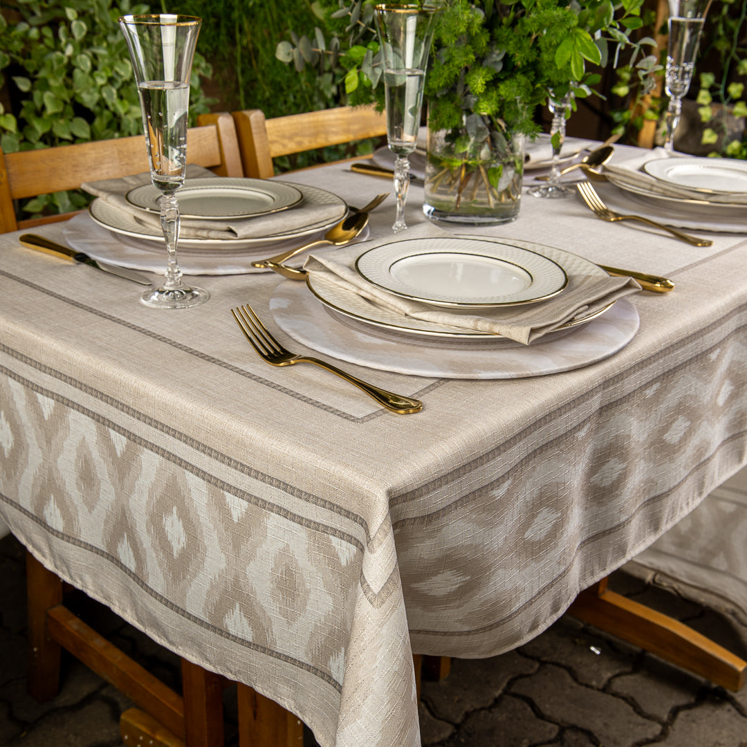 Toalha de Mesa Retangular Dunas Ikat Bege 8 Lugares 140x270
