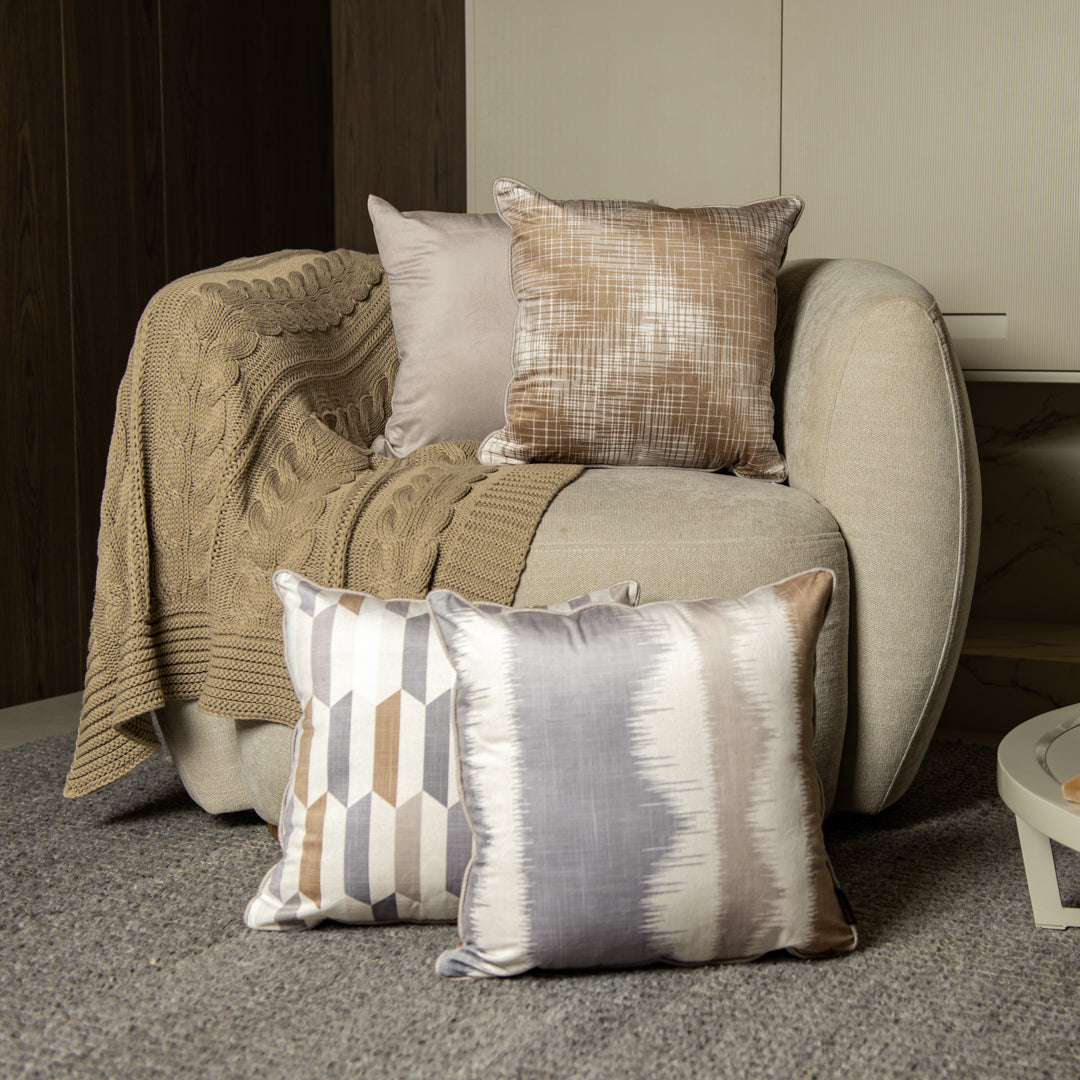 Capa Almofada Veludo Cinza Geométrica c/ Cordonê 43x43cm