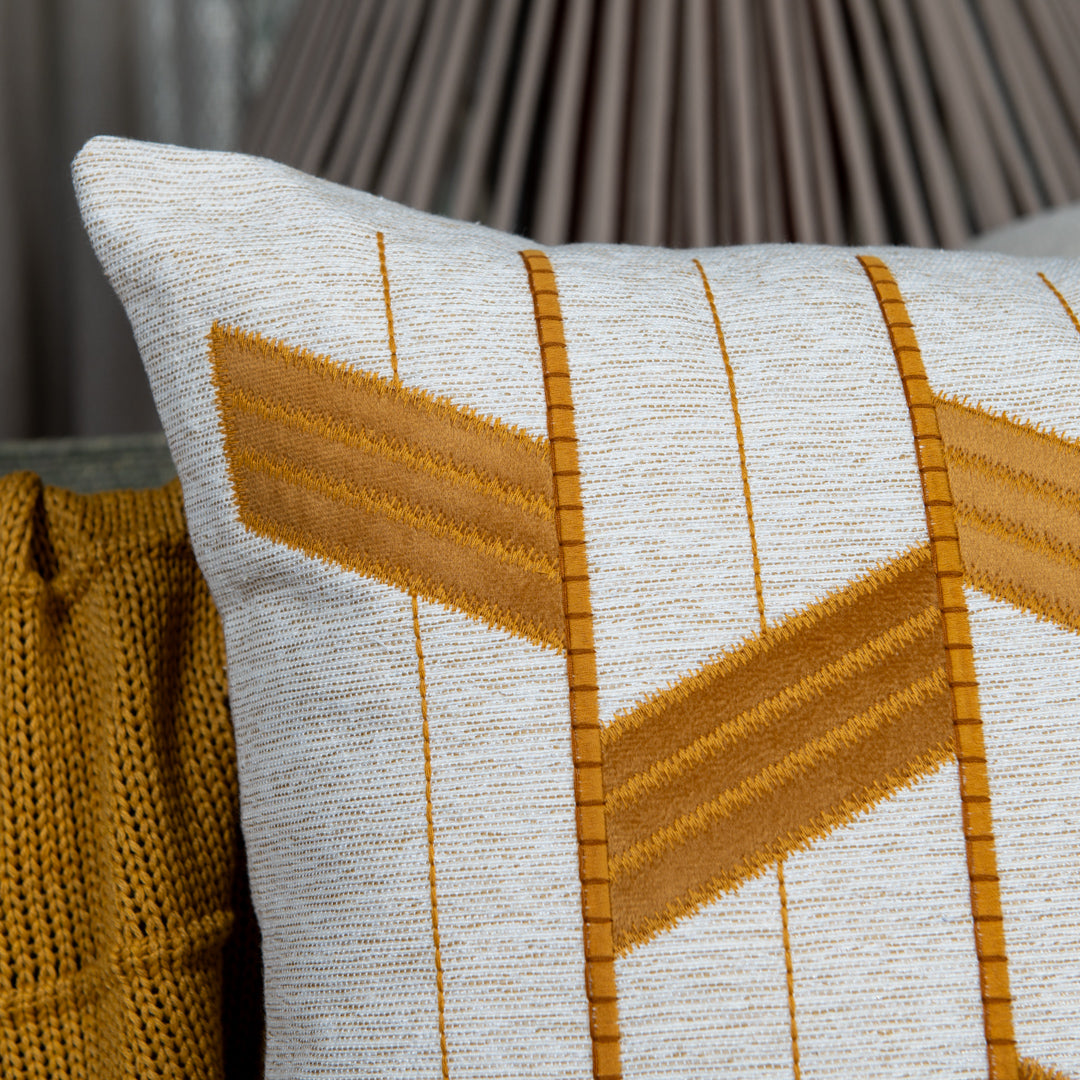 Capa Almofada cor Linho c/ Bordado Mostarda 50x50cm Concept