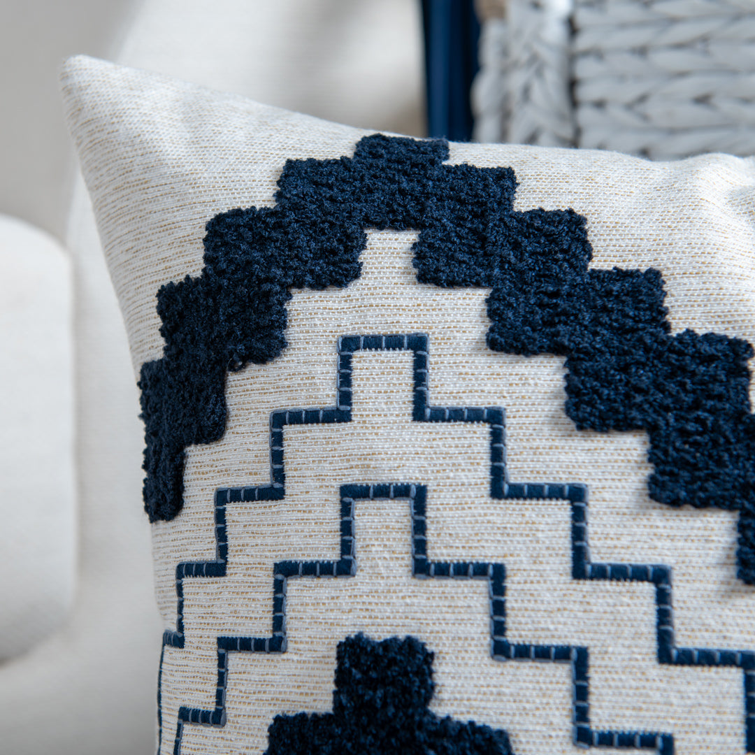 Capa Almofada cor Linho Bordada Boucle Azul 50x50cm Concept