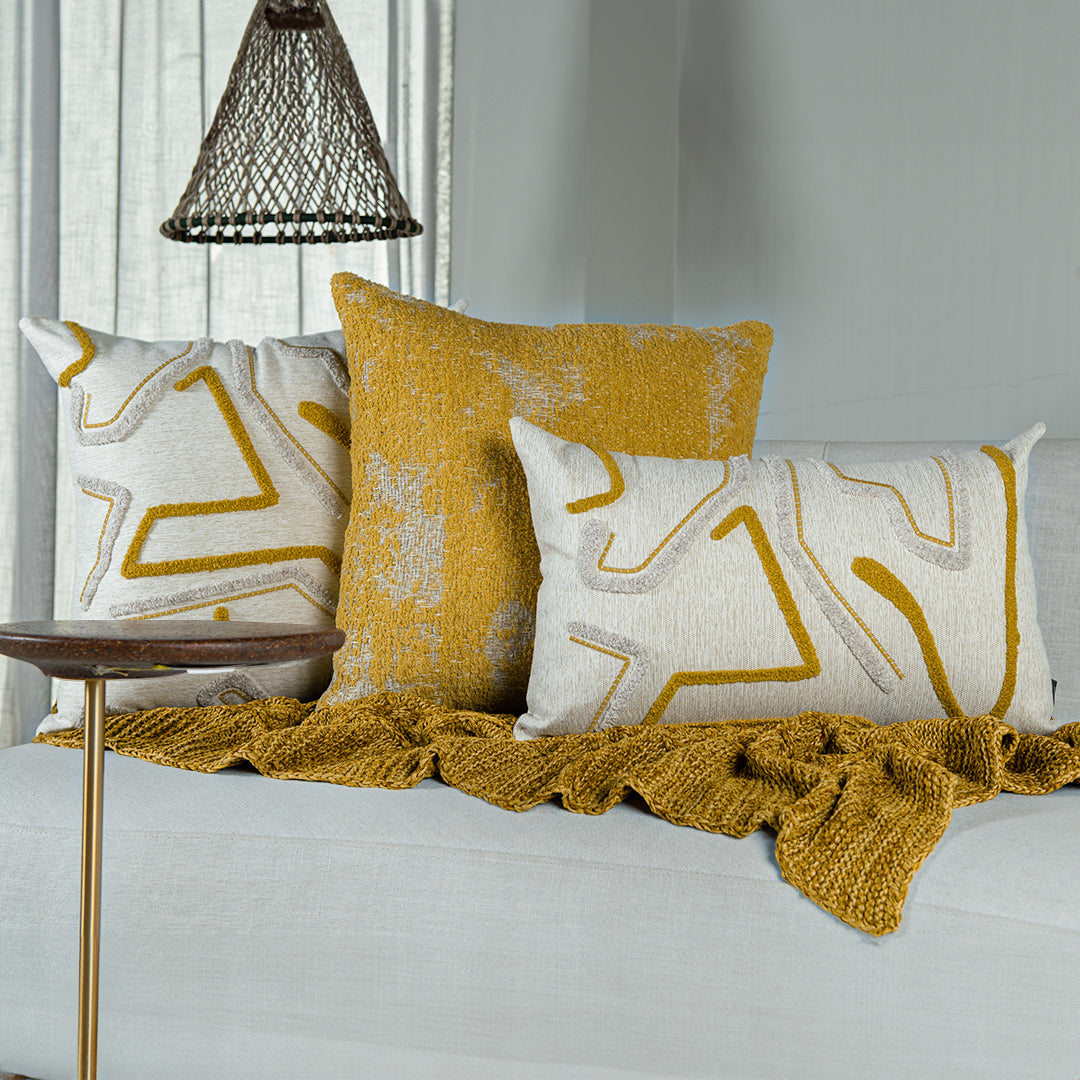 Capa Almofada cor Linho Bordada com Fio Boucle Amarelo 50x50cm Concept