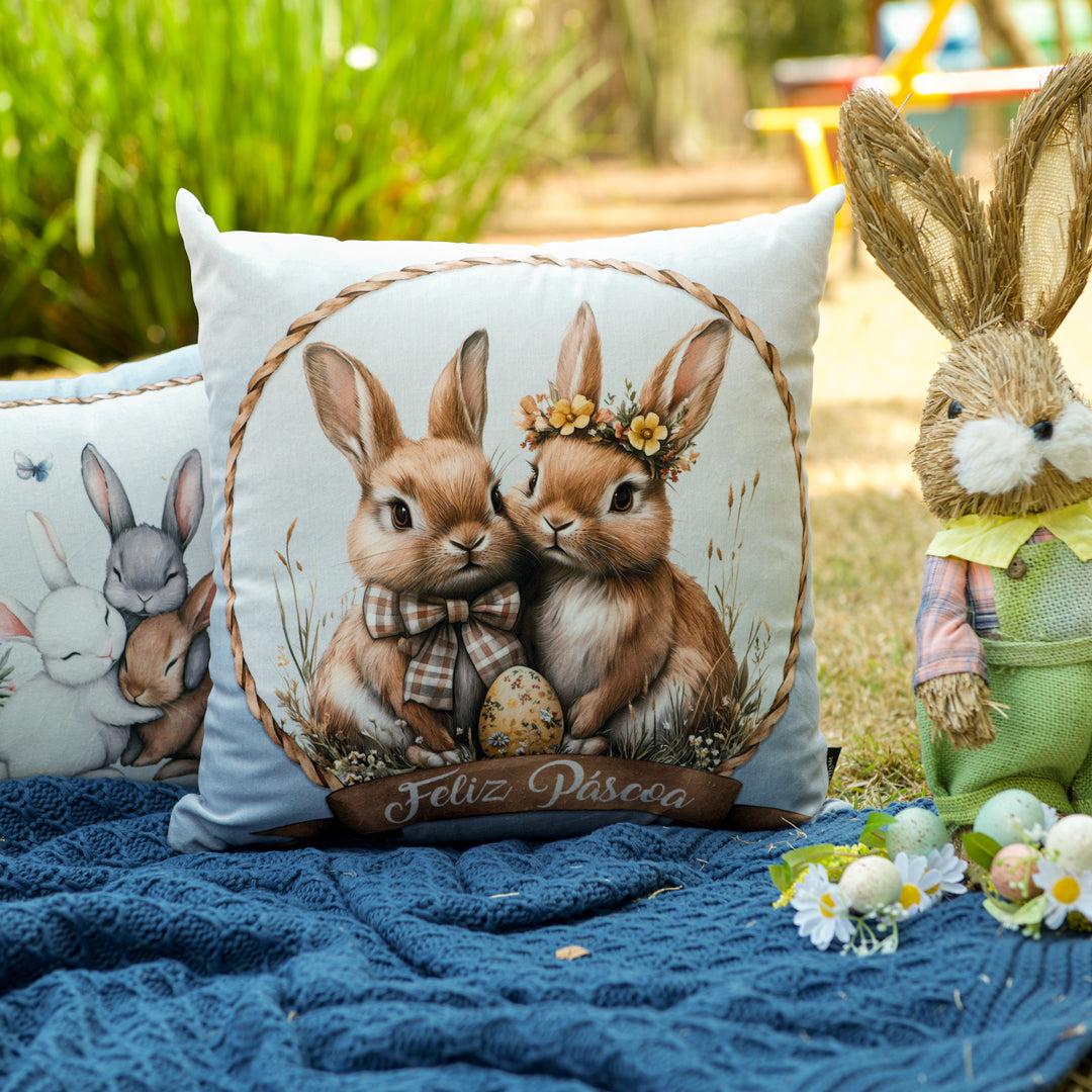Kit 2 Capas de Almofada Veludo Páscoa - Família de Coelhos 43x43cm e 35x55cm