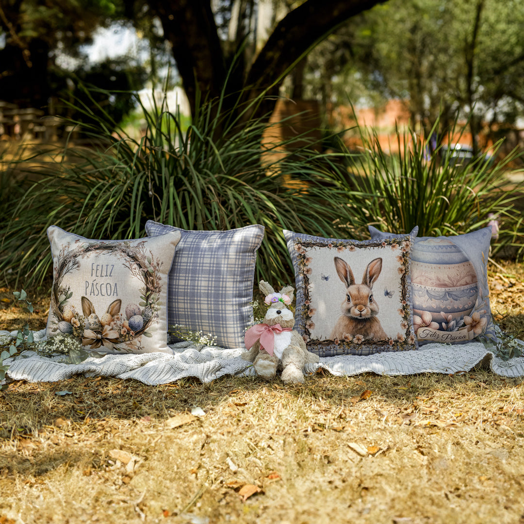 Kit 2 Capas de Almofada Páscoa Rústica - Coelhos e Ovos 43x43cm