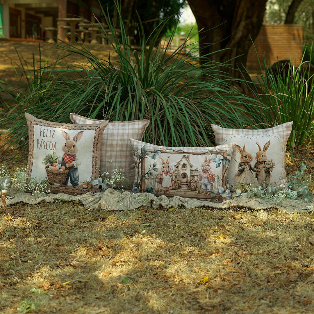 Kit 2 Capas de Almofada Páscoa Rústica - Casa Casal de Coelhos 43x43cm