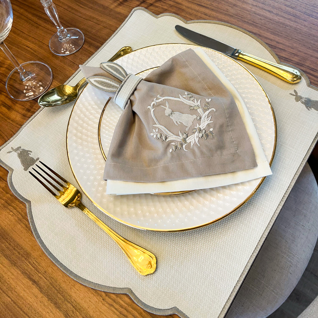 Kit 2 Guardanapo Bordado de Tecido Bege - Coelho da Páscoa 43x43cm