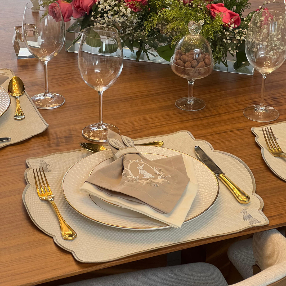 Kit 2 Guardanapo Bordado de Tecido Bege - Coelho da Páscoa 43x43cm