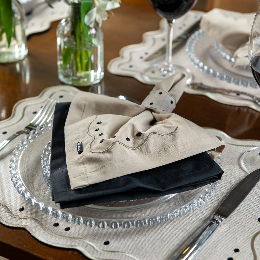 Kit 2 Guardanapos + 2 Porta Guardanapo - Concept Naia Poá Preto Bordado