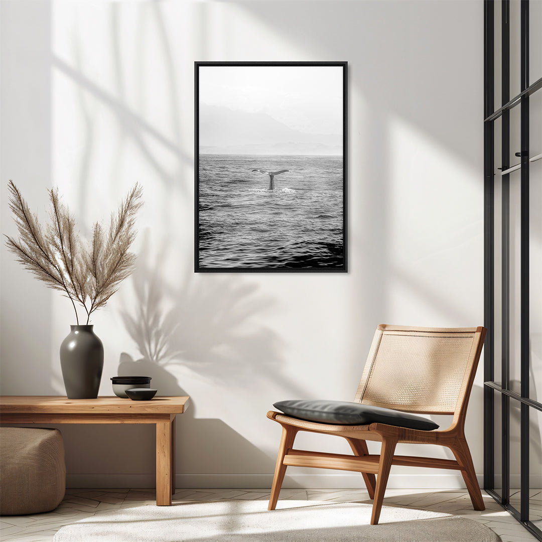 Quadro Baleia ao Mar Tela Fosca Moldura 3D Preta - Grande 80x100cm
