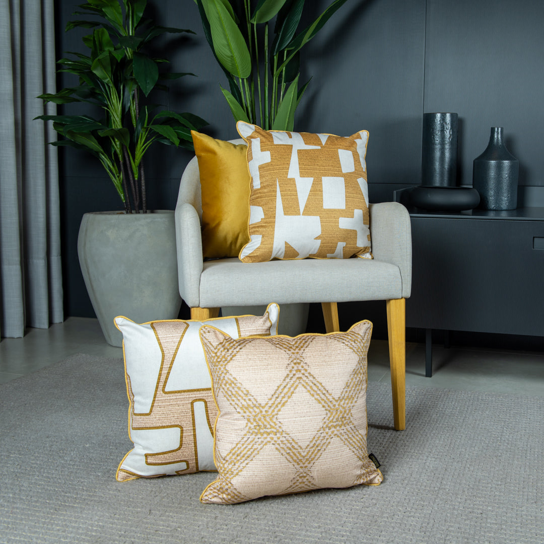 Capa Almofada Veludo Bege Abstrata c/ Cordonê 43x43cm