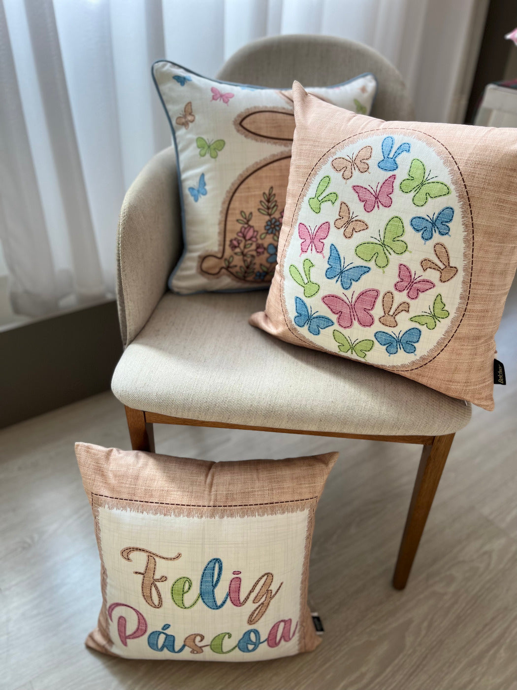 Capa Almofada Veludo Branca Bege Ovo de Páscoa 43x43cm