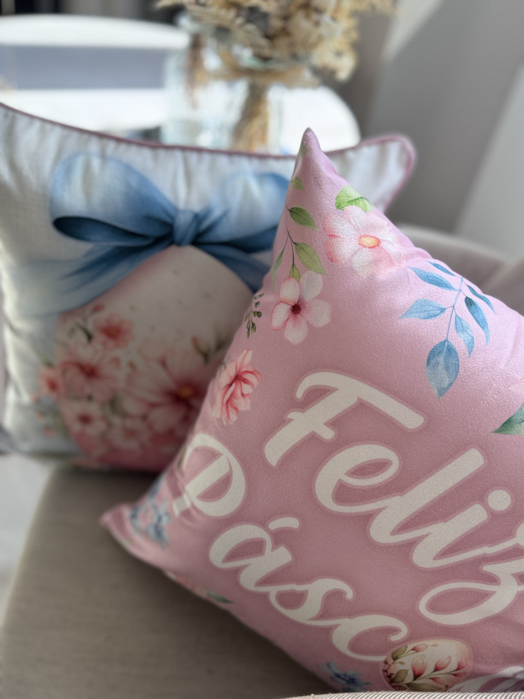 Capa Almofada Aveludada Ovo Páscoa Flor Poá Cordonê 43x43cm