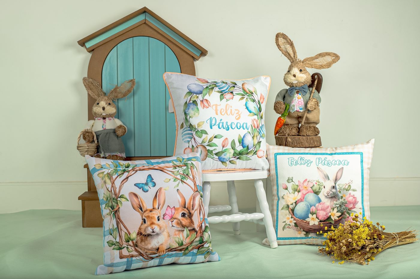 Capa Almofada Aveludada Coelhos Cesta Ovos Páscoa 43x43cm