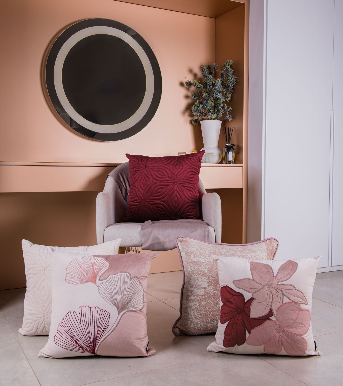 Capa Almofada Rosa e Branca Jacquard com Cordonê 50x50cm