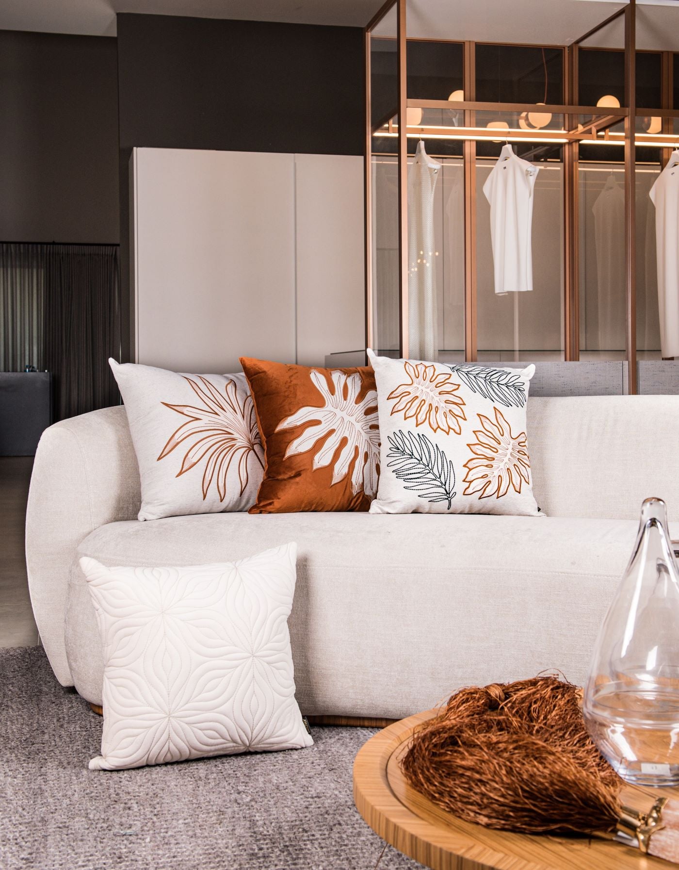 Capa Almofada Creme e Terracota cor Linho com Bordado 50x50cm