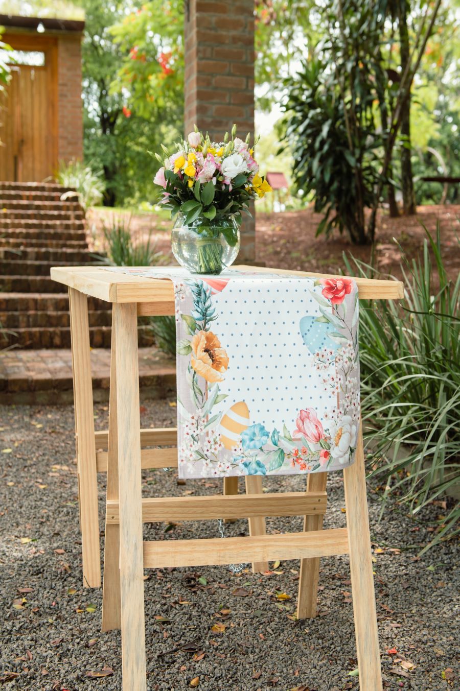 Caminho de Mesa Ovos de Páscoa Poá Aveludado 43x141cm