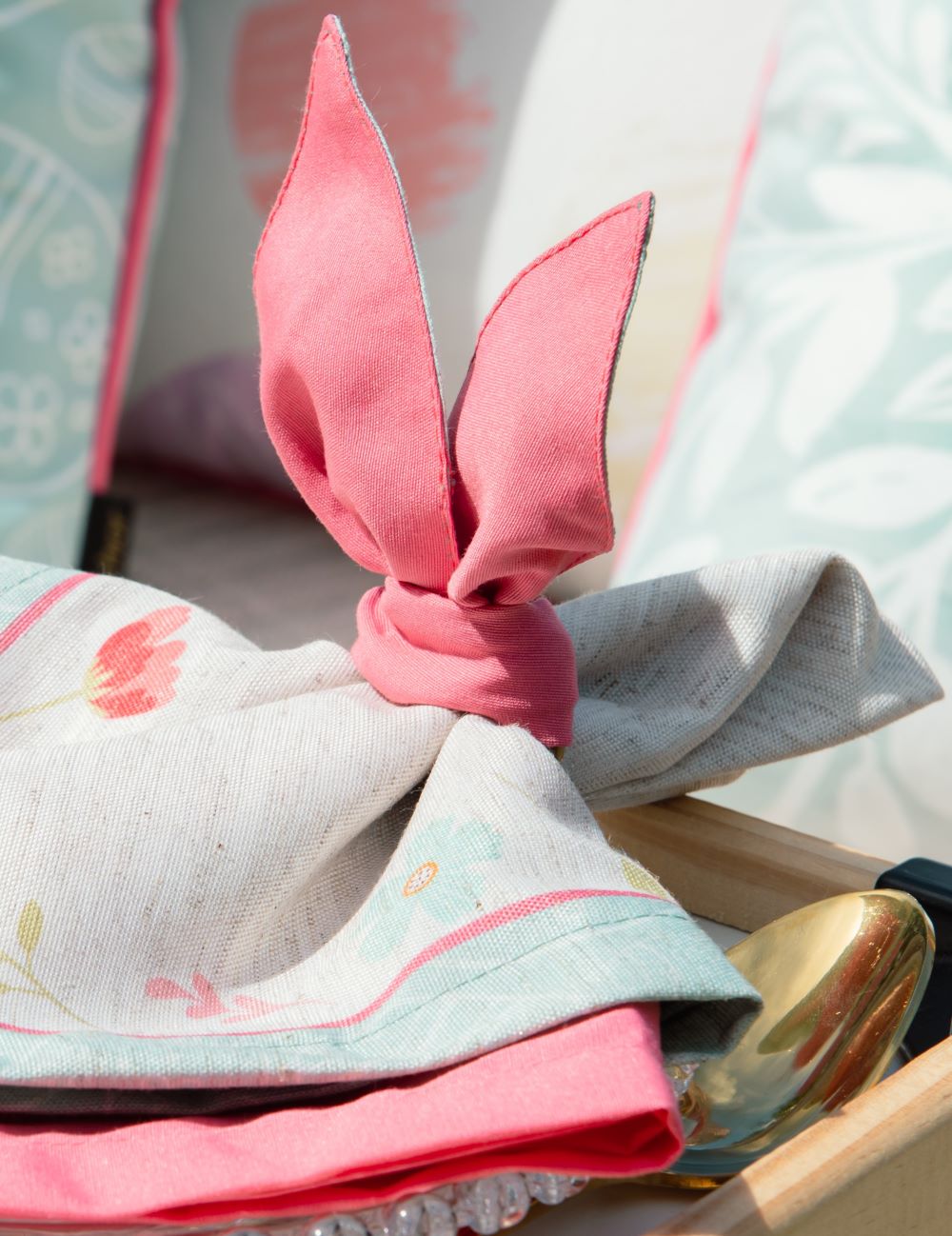 Kit 2 Guardanapos Páscoa Tricoline Floral Verde Pastel 40x40 + 2 Argolas