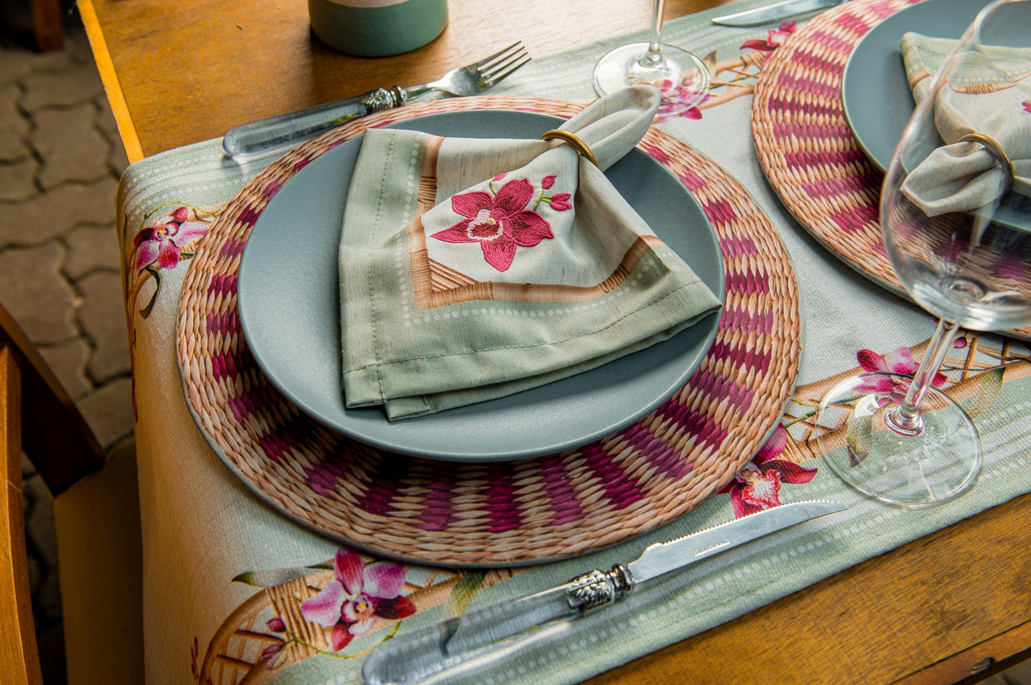 Caminho de Mesa Flor Orquídea c/ Hidrorrepelência 43x141cm