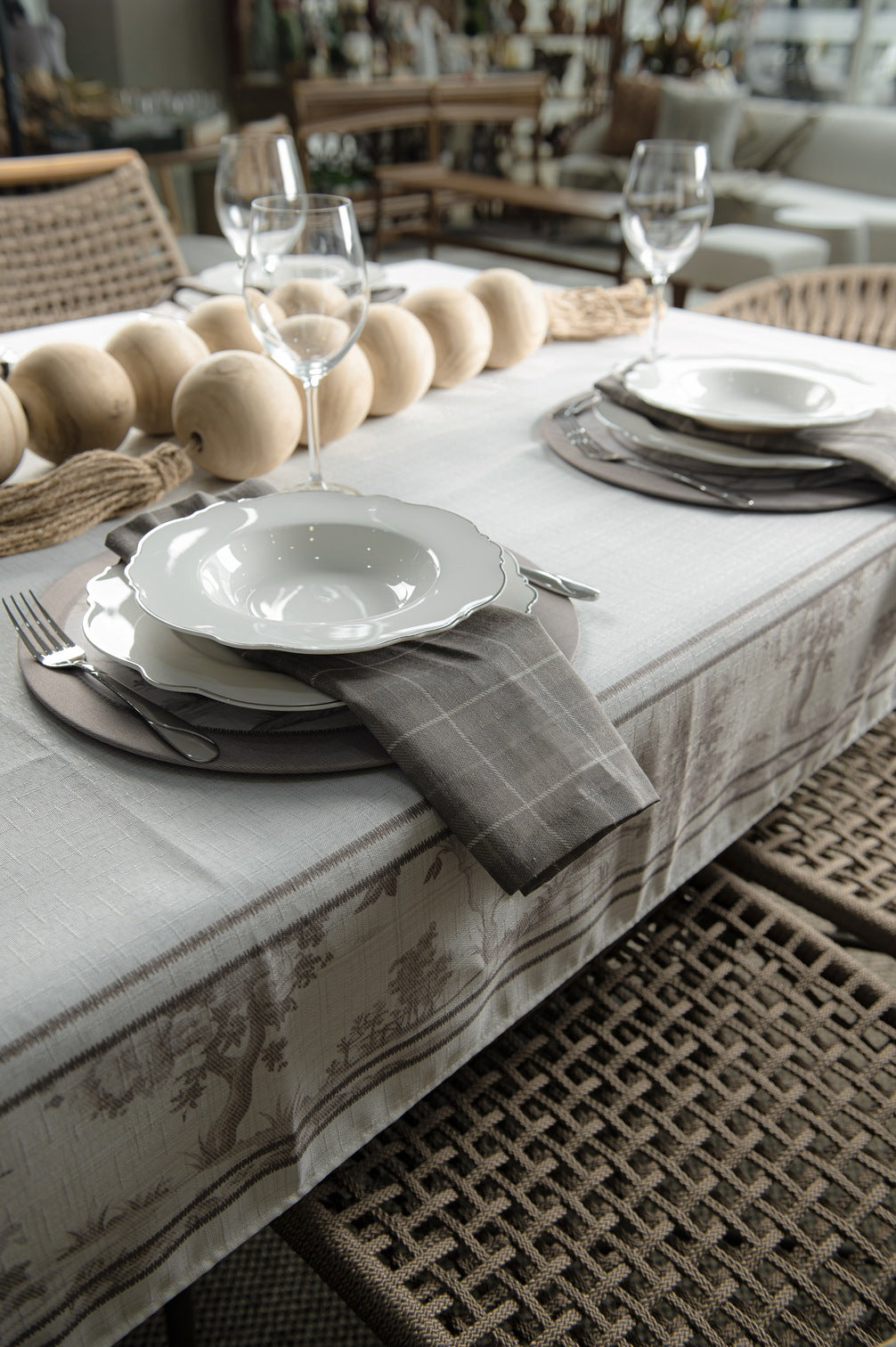 Toalha de Mesa Retangular Floral Cinza 6 Lugares 140x220cm