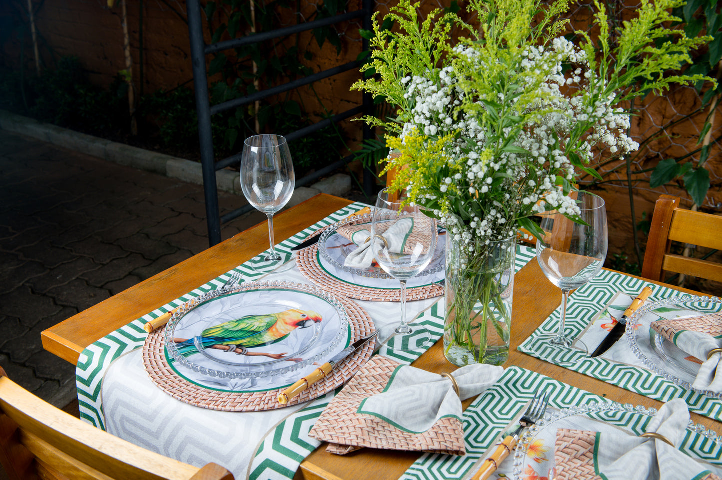 Caminho de Mesa Geométrico Verde c/ Hidrorrepelência 43x141cm