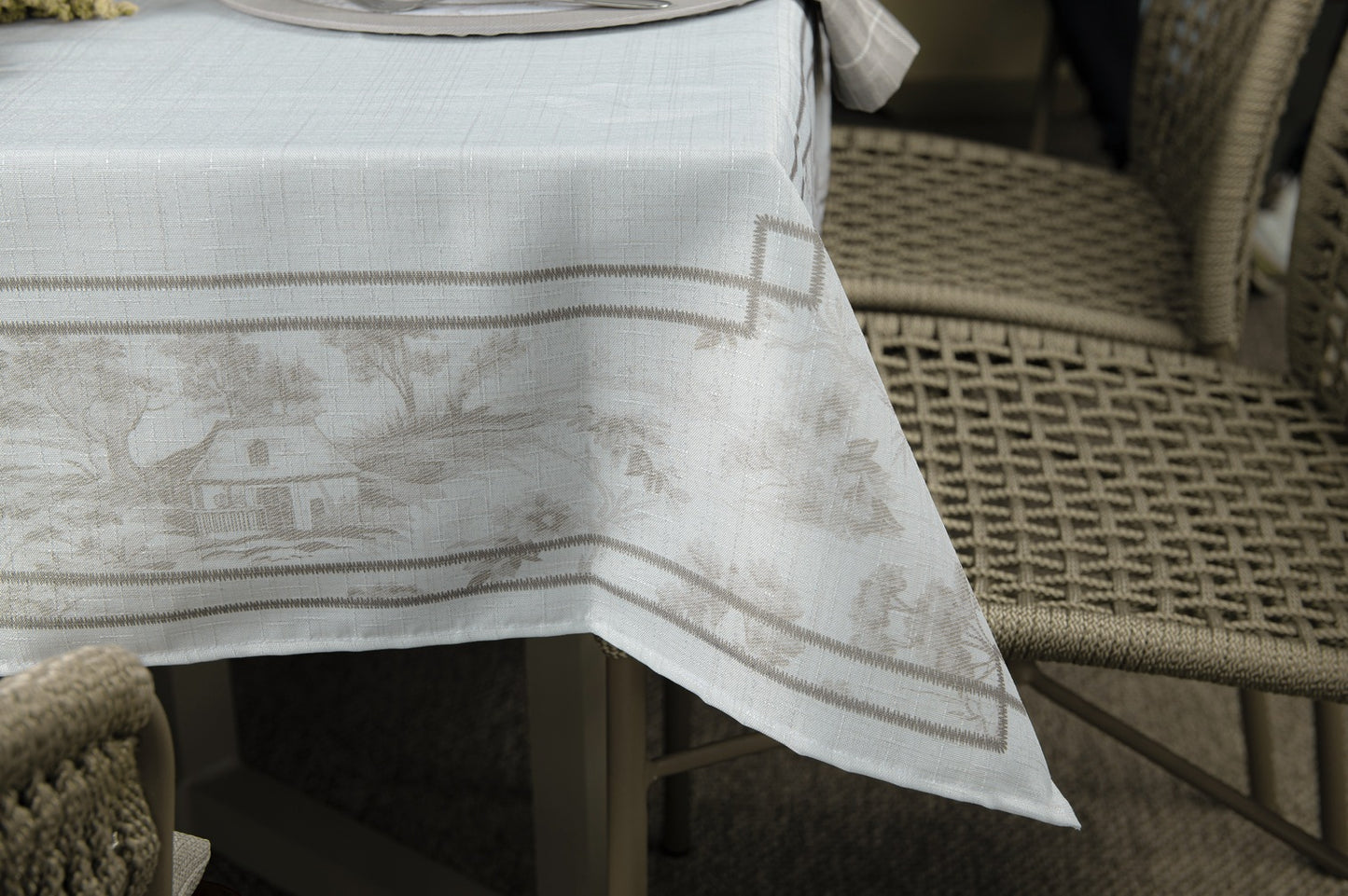Toalha de Mesa Quadrada Floral Cinza 4 Lugares 140x140cm