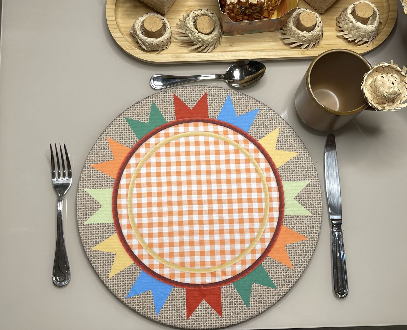 Kit 2 Capas Para Sousplat São João Xadrez com Bandeirolas 35x35cm