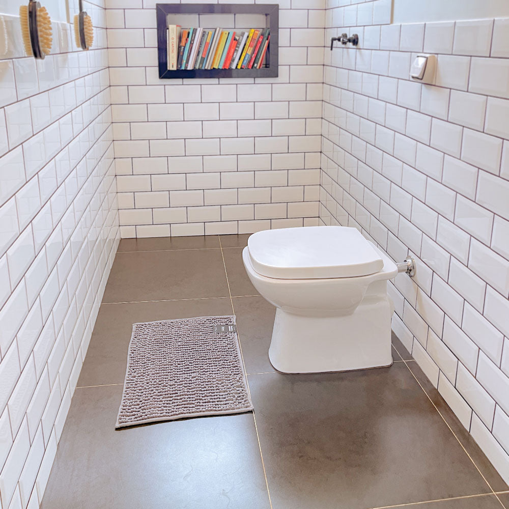 Tapete Bolinha Cinza Microfibra 40x60cm p/ Banheiro/Quarto/Cozinha
