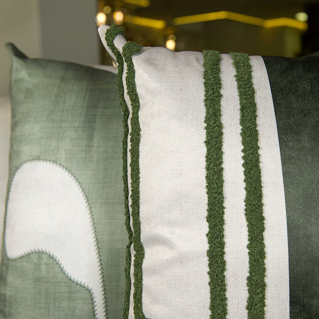 Capa Almofada Acetinada Verde Bordada com Fio Boucle Silk Home 50x50cm