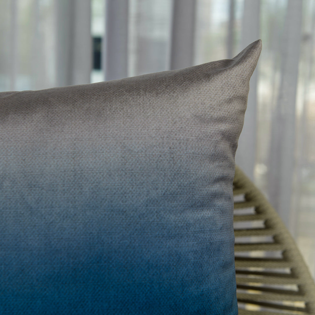 Capa Almofada Veludo Luxor Degradê Azul e Bege 50x50cm