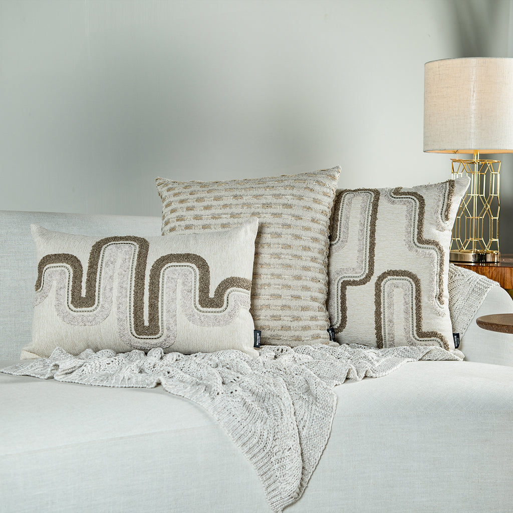 Capa Almofada cor Linho Bordada com Fio Boucle Castor 50x50cm Concept