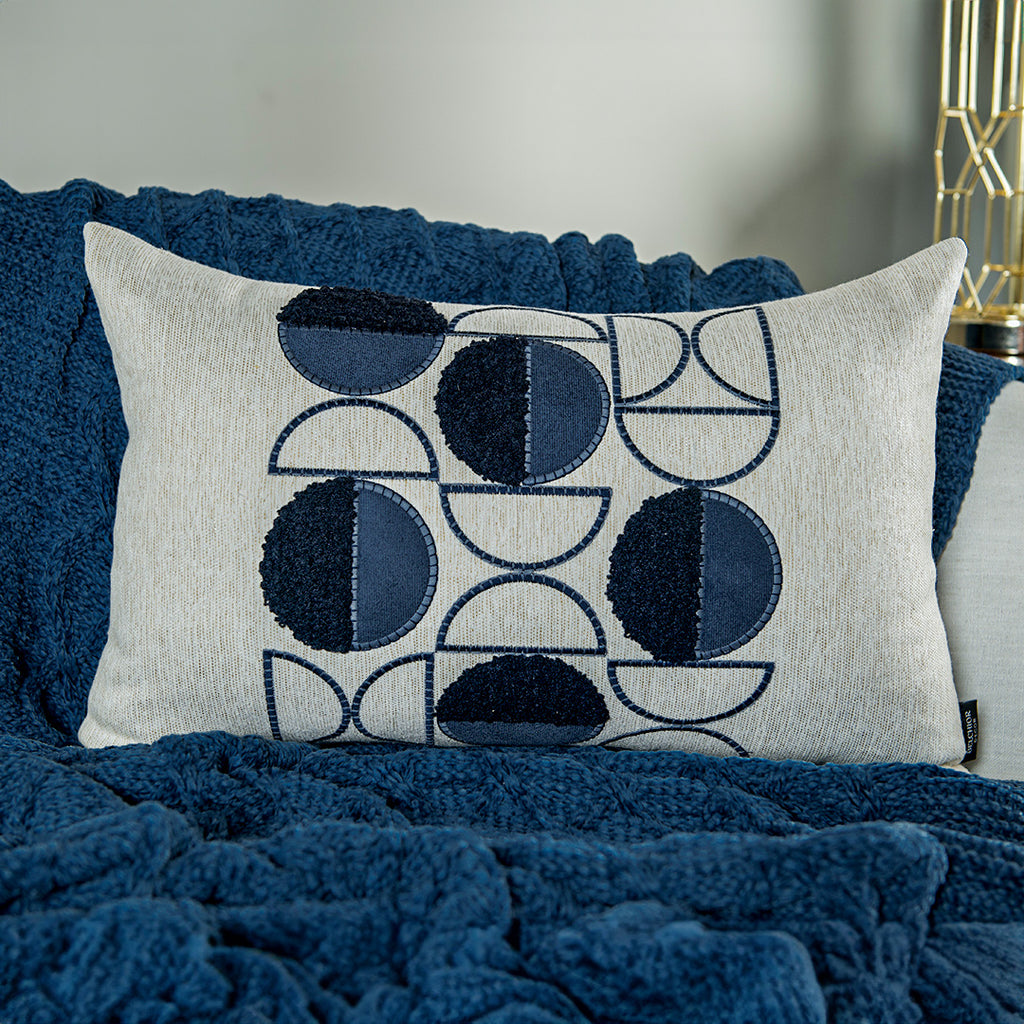 Capa Almofada cor Linho Bordada com Fio Boucle Azul 35x55cm Concept
