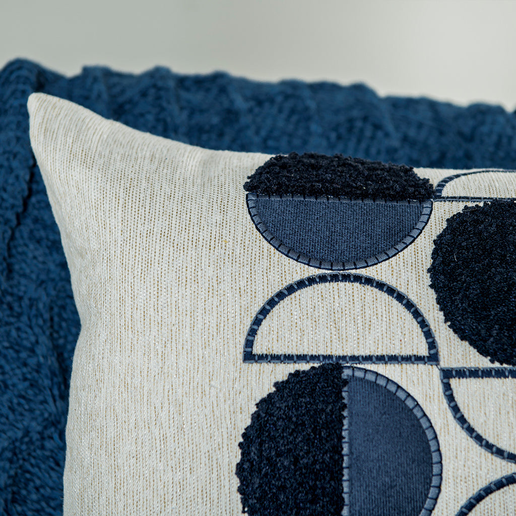 Capa Almofada cor Linho Bordada com Fio Boucle Azul 35x55cm Concept