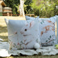 Kit 2 Capas Almofada Aveludada Feliz Páscoa Xadrez c/ Cordonê e Coelho com Pompom