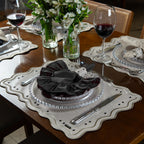 Kit 2 Guardanapos Liso Preto com Babado 43x43 + 2 Argolas