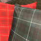 Capa Almofada Natalina Frente Xadrez - Verso Vermelho Liso Authentic 43x43cm