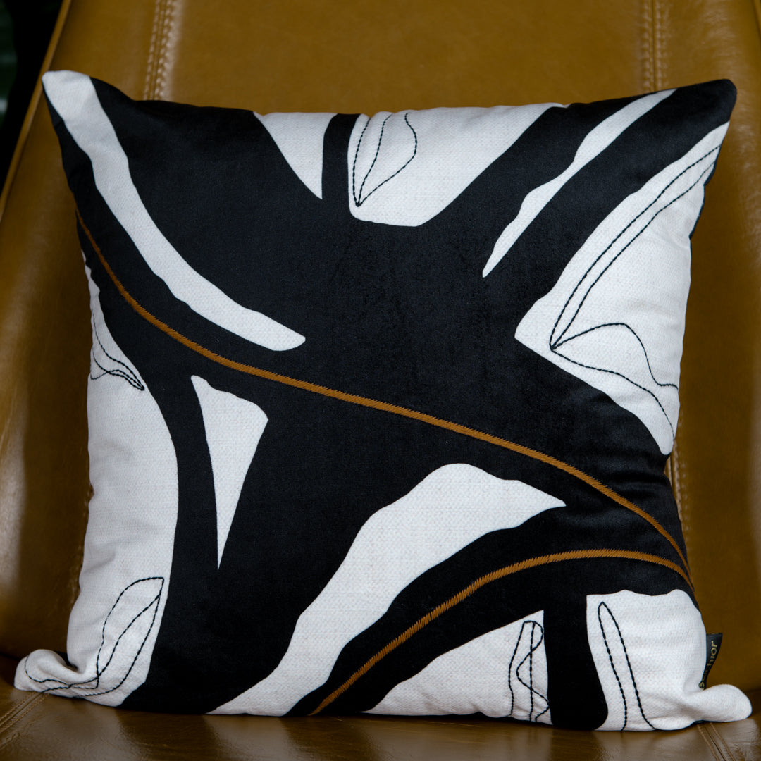 Capa Almofada Veludo Bordada Preta e Branca 43x43cm