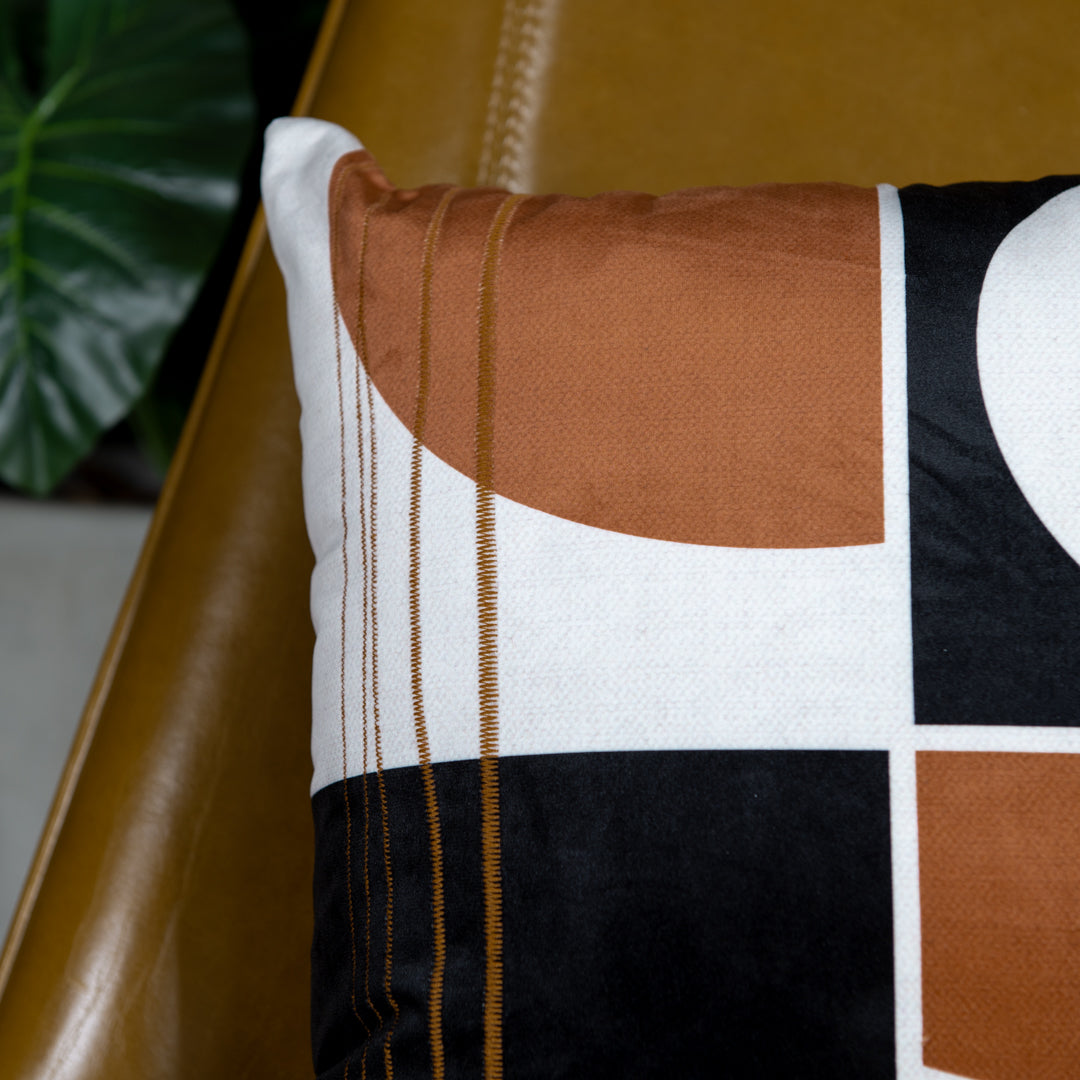 Capa Almofada Veludo Bordada Terracota Geométrica 43x43cm