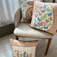 Capa Almofada de Veludo Feliz Páscoa Branca e Bege 43x43cm