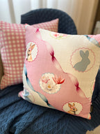 Capa Almofada Veludo Páscoa Coelho Laços Branca 43x43cm