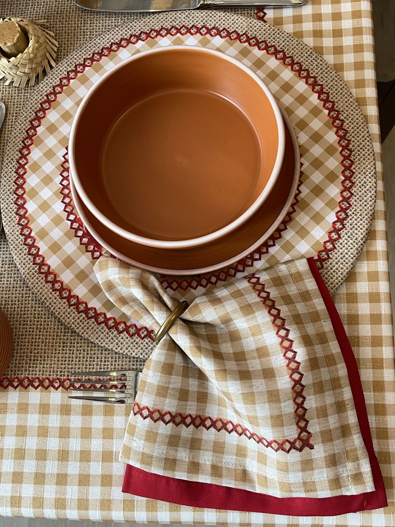 Kit 2 Capas de Sousplat + 2 Guardanapos de Linho - São João Rosas