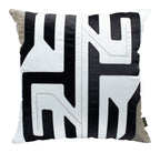 Capa Almofada Geométrica com Bordado e Veludo 50x50cm