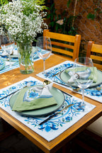 Kit 2 Guardanapos Linho Bordado Flor Azul 40x40 + 2 Argolas