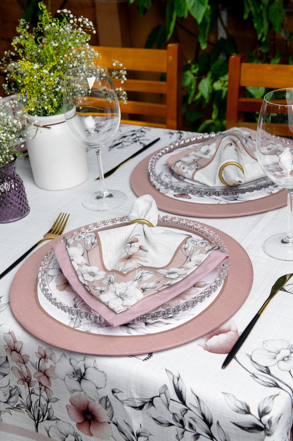 Toalha de Mesa Retangular Floral Rosê 8 Lugares 140x270