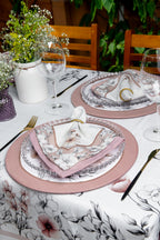 Toalha de Mesa Quadrada Floral Rosê 4 Lugares 140x140
