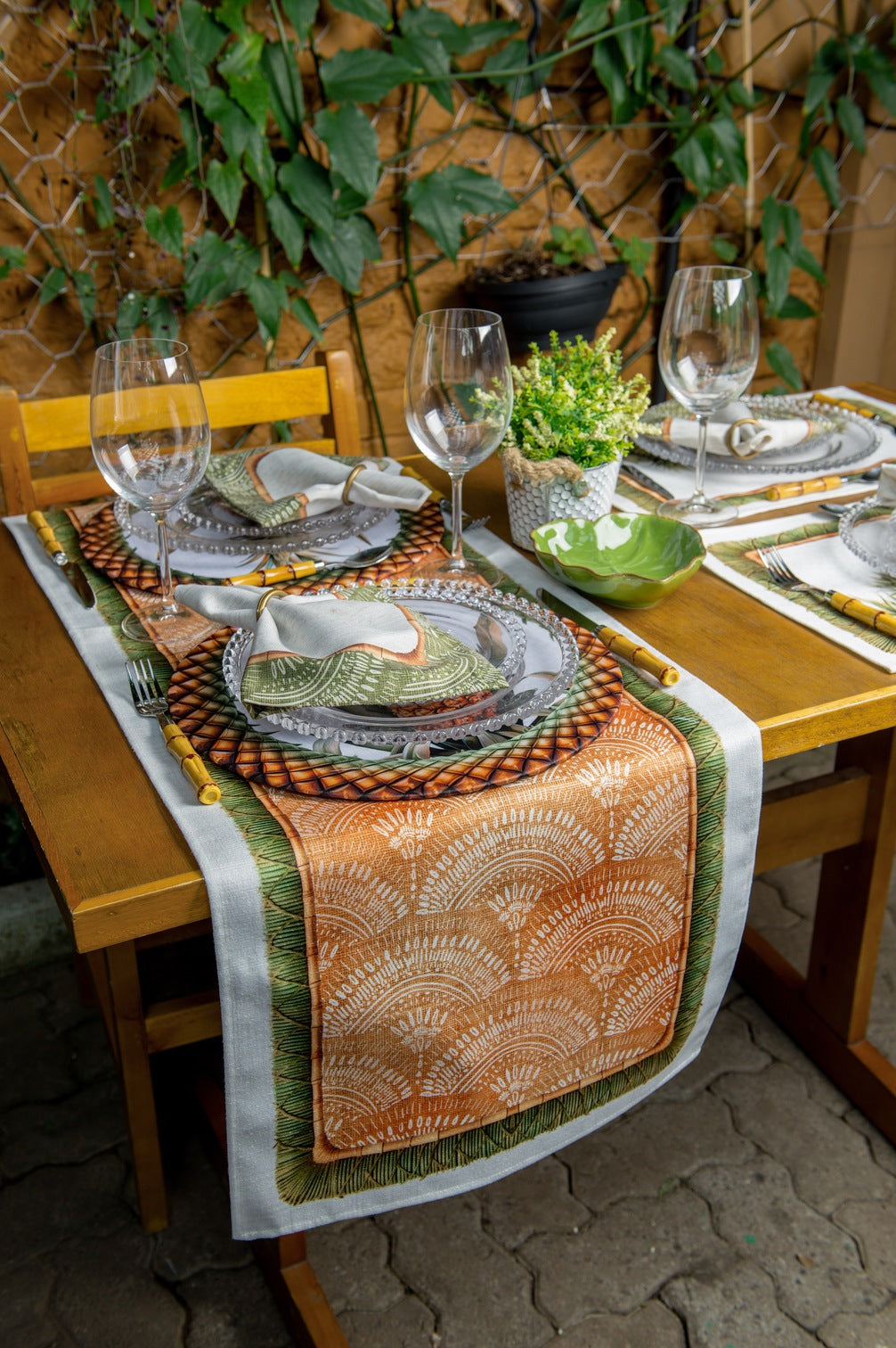 Caminho de Mesa Tropical c/ Hidrorrepelência 43x141cm
