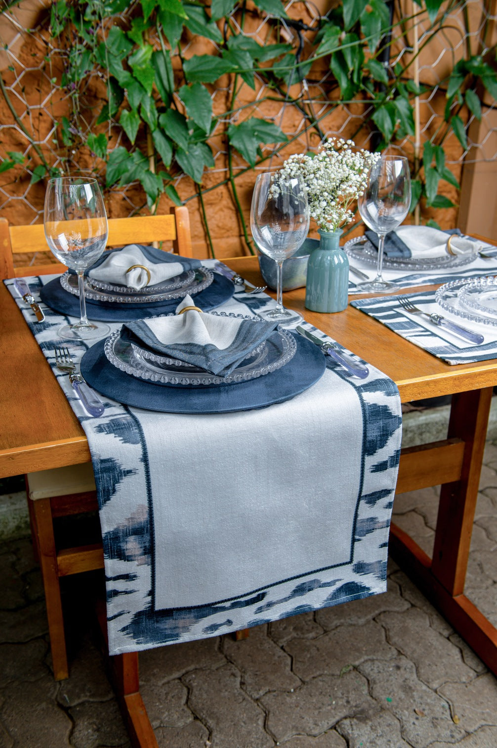 Caminho de Mesa Ikat Azul c/ Hidrorrepelência 43x141cm