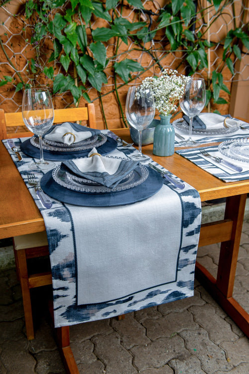Caminho de Mesa Ikat Azul c/ Hidrorrepelência 43x141cm