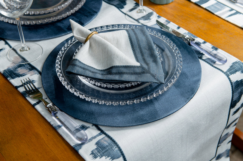 Caminho de Mesa Ikat Azul c/ Hidrorrepelência 43x141cm