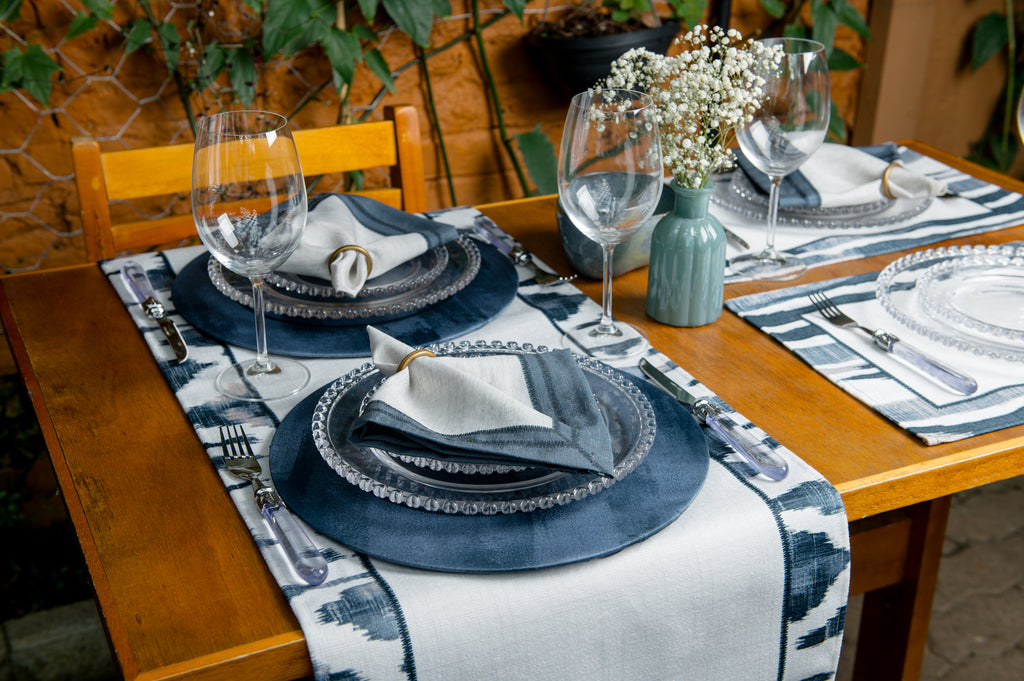 Caminho de Mesa Ikat Azul c/ Hidrorrepelência 43x141cm